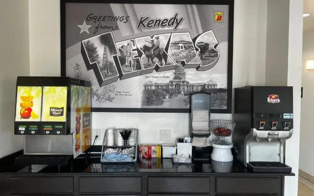 Super 8 by Wyndham Kenedy
