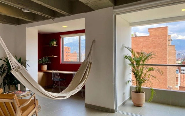 Captivating 3BR With Balcony n fan in Laureles