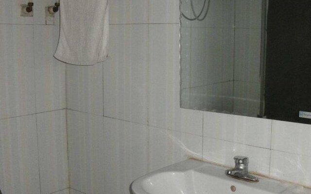 Yixin Hotel – Bathroom – Ordos