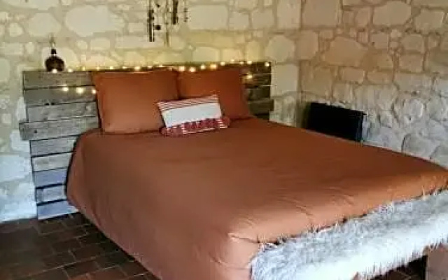Au Pied Du Tilleul