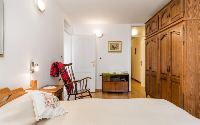 Stunning Apartment in Icici With Wifi and 1 Bedrooms