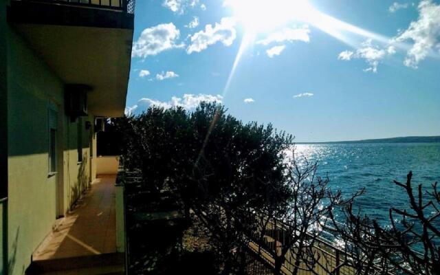 Domagoj - on the beach - A2 narancasti(4+2)