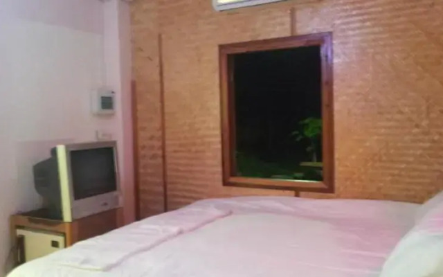 Huean Berng Nam Khong Resort