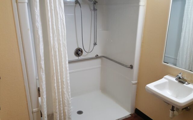 Americas Best Value Inn - Mentor