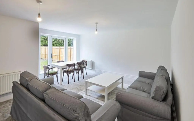 Host Stay Forest Close