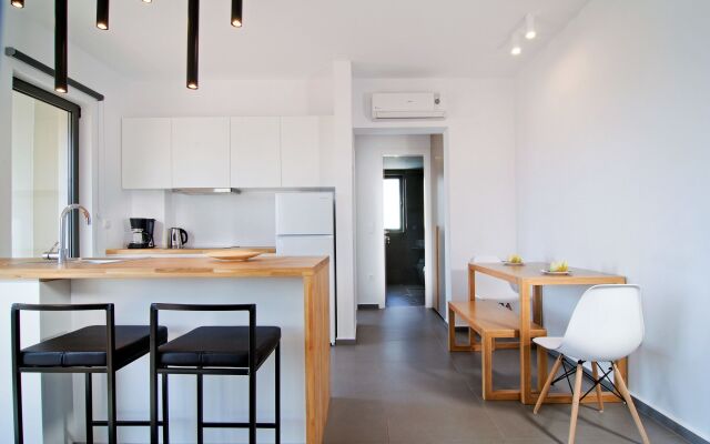 Seametry Luxury Living Apartments Adults Only