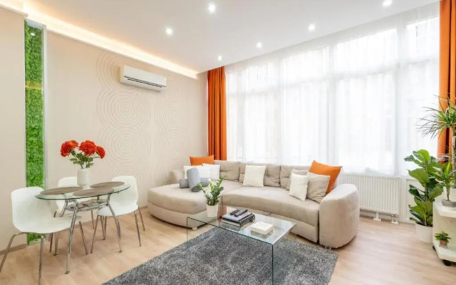 Shopping Street Apartment Budapest