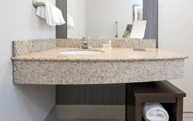 Courtyard Buffalo Airport