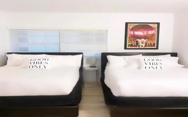 BEST DEAL! 2BR Modern Beachfront Ocean Drive WiFi