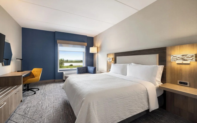 Holiday Inn Express Strathroy by IHG