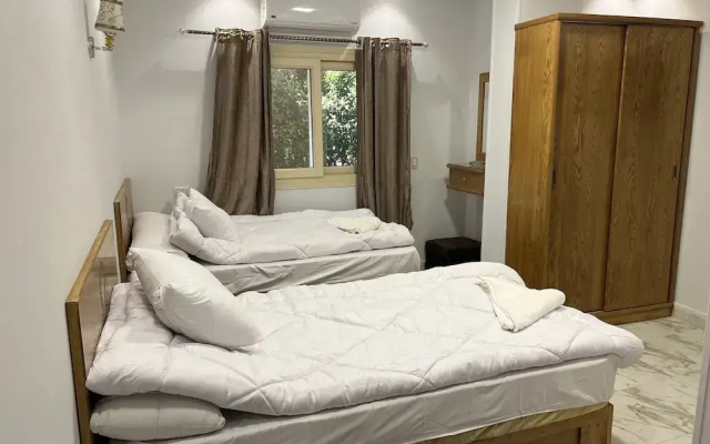 Life Pyramids Inn