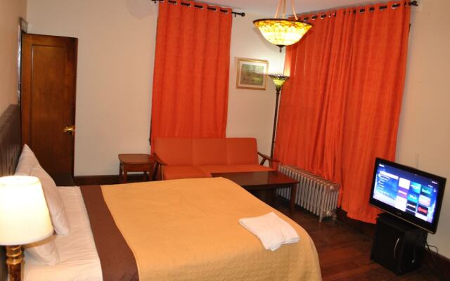 Newark Airport Room with Private Bath