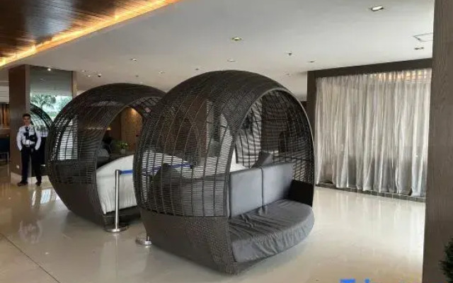 Modern Studio Condo - Shore near MOA 403