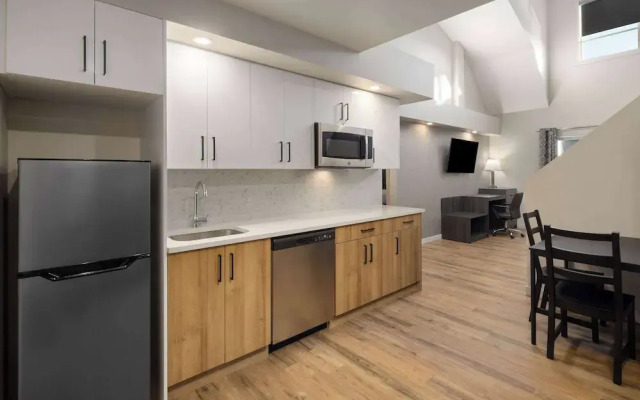 Baymont By Wyndham West Edmonton