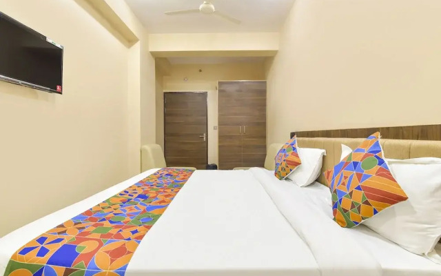 Fabhotel Pearl Square