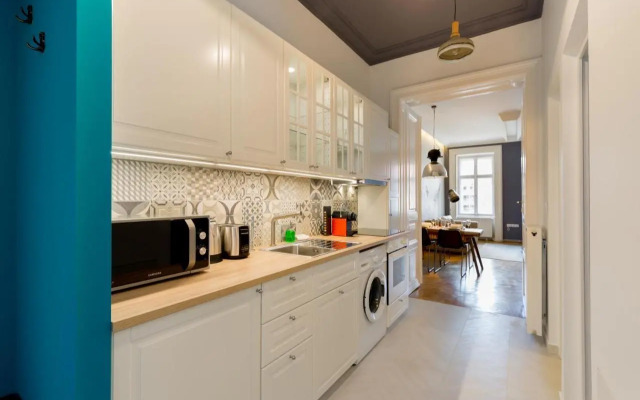 Designer Dream Home In The Absolute Center