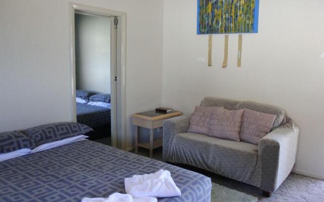 Waiteti Lakefront Motel