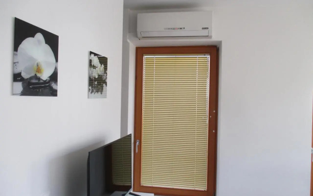 COMFY and BRIGHT Apartment