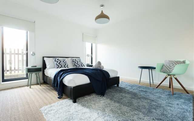 The Cliffside Loft - Distinctly Modern 3BDR Riverside Home