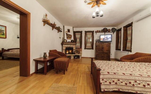 Family Hotel Adjev Han