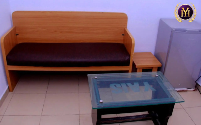 Yais Hotel and Suites