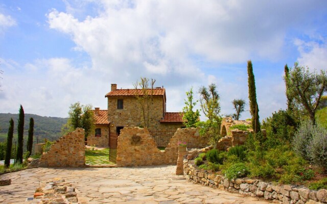 Wonderful Private Villa With Pool in Riparbella