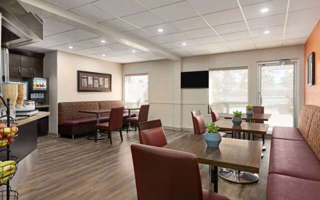 Super 8 by Wyndham Calgary Shawnessy Area