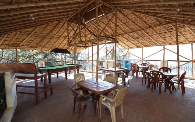 OYO 27612 Maitri Holiday Home