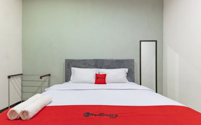 RedDoorz near Majapahit Semarang – Guest Rooms – Semarang