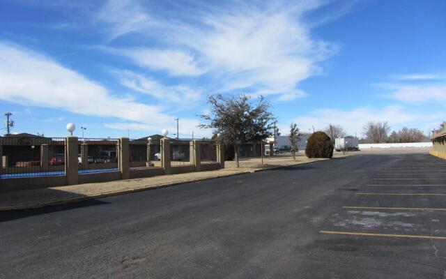 Days Inn by Wyndham Plainview