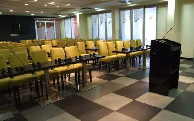 Hollywood Suites & Lofts