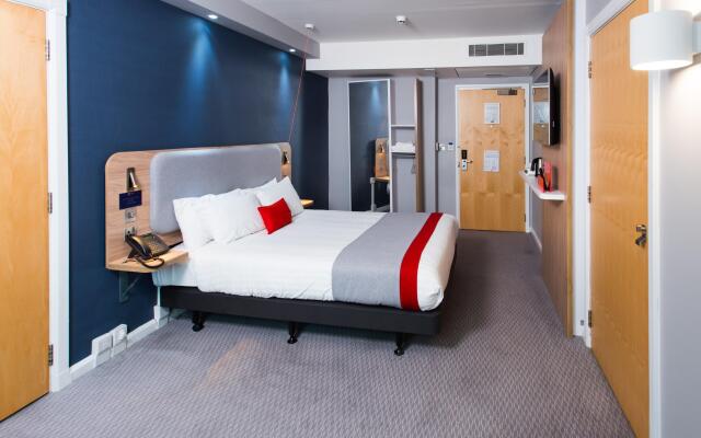 Holiday Inn Express Leeds City Centre Armouries by IHG