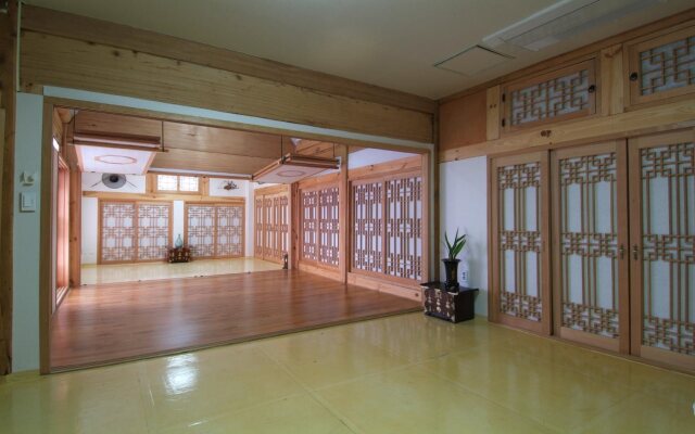 Moon Hanok Guesthouse
