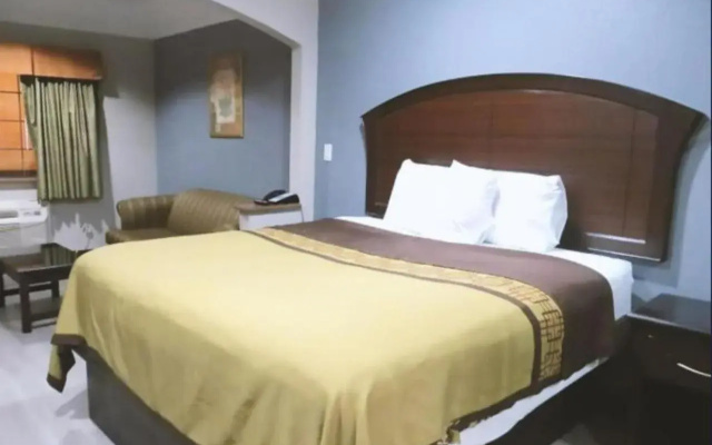 Hotel O Regency Suites Houston - IAH Beltway 8