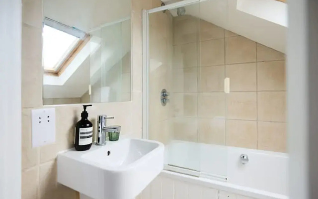 The Fulham Arms - Elegant 3bdr Flat With Terrace