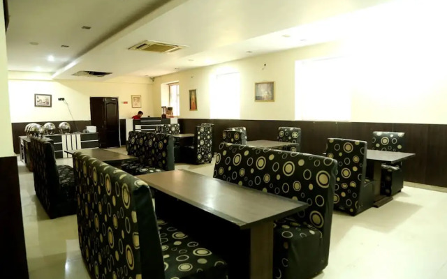 OYO 9141 Hotel Roshan Haveli