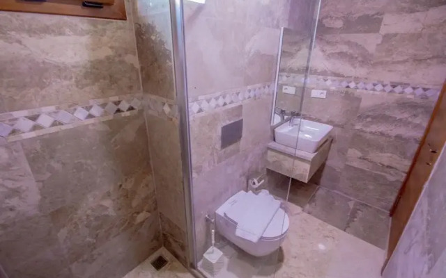 Tarzan Family Hotel