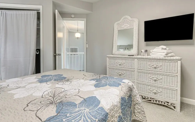 Riverfront Savannah Getaway w/ Pool & Dock!