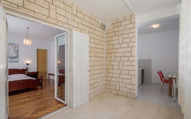 Apartments and Rooms Denis