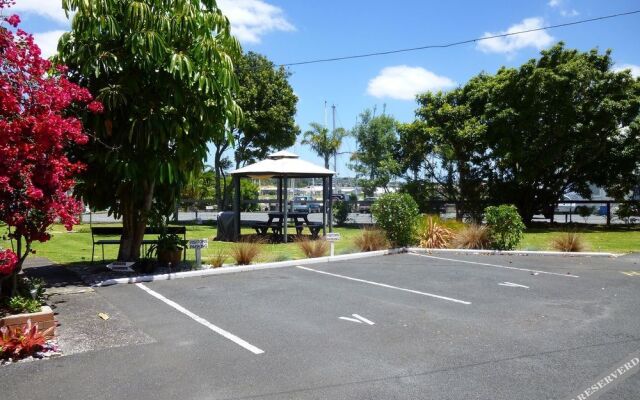 Marina Court Motel and Apartments