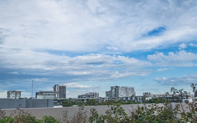 Bright & Modern! 2bed 2bath APT With Parking