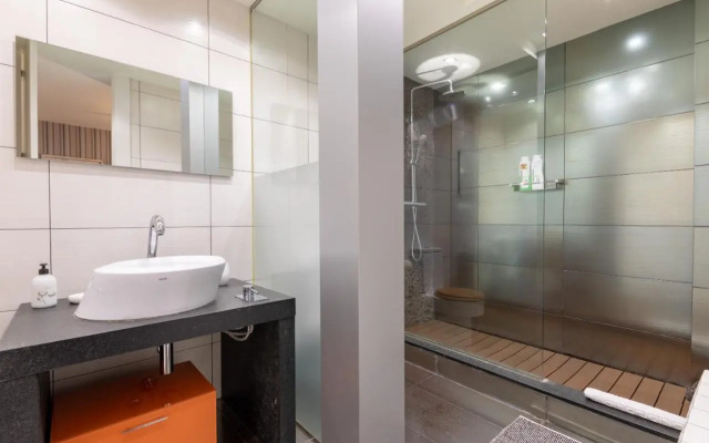 OLD TOWN II apartment by Aston Rentals