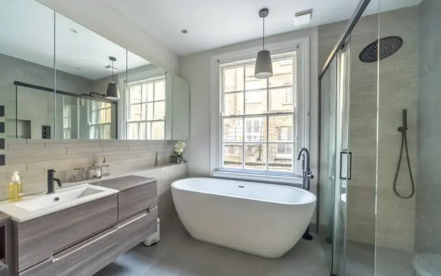 Stunning Deluxe 3BD House in Fitzrovia