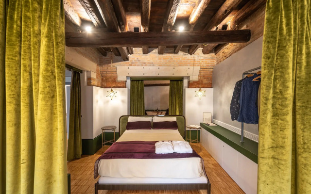 Locanda Leon Bianco on the Grand Canal