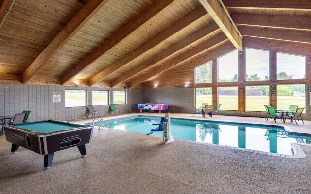 AmericInn Two Harbors