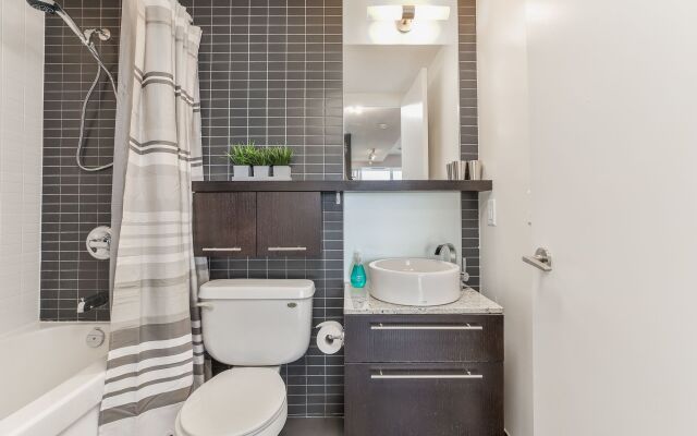 QuickStay - Incredible Downtown Condo, Yonge & College