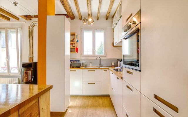 Loft Inspired Flat Near Montmartre, Sleeps 4