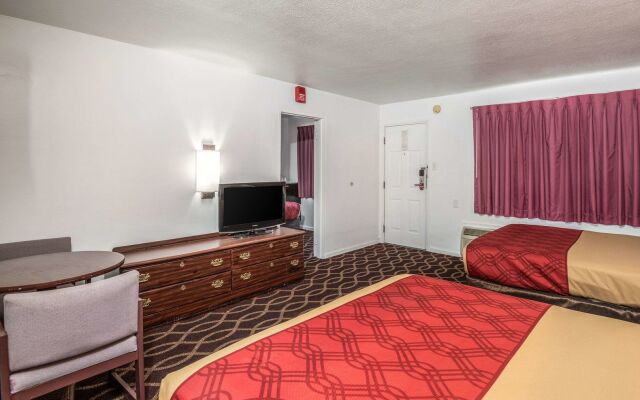 Econo Lodge near the University of Arizona