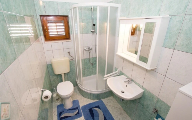 David - 20m From the Beach With Parking - A1
