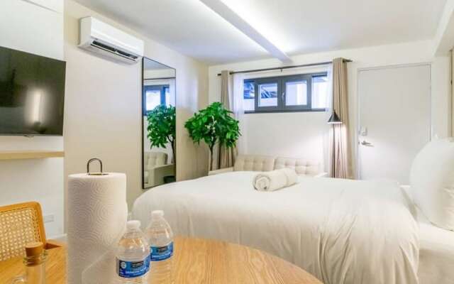 w Monochrome Loft in Santa Ana